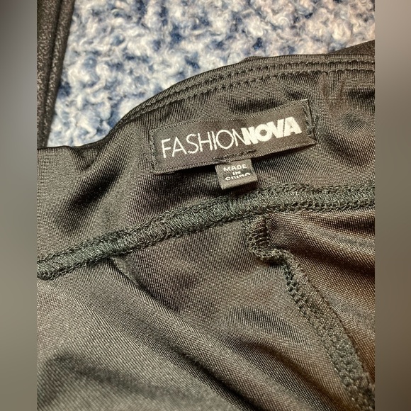 Fashion nova XL feature defining black leggings - Picture 3 of 7